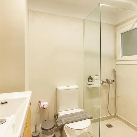 Apartment Cute Semi-basement Near Panormou Metro *